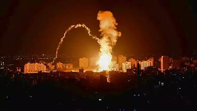 مقاتلات حربية إسرائيلية تنفذ الآن هجوما ضخما على قطاع غزة يشمل كافة المناطق